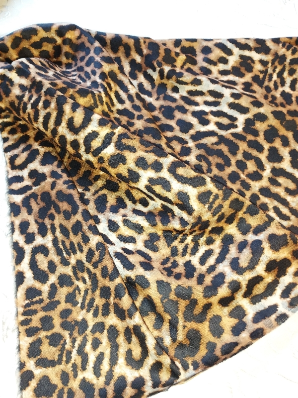 Schal im Leoparden Style
